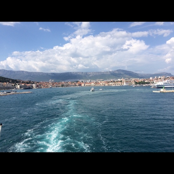 Meet your Posher, Chloe - Tina & growing team:) - Picture 6 of 9